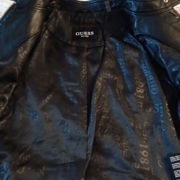 Guess   - Picture 8 of 9